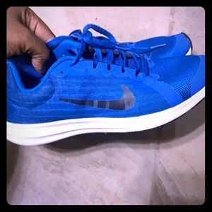 BLUE NIKE SHOES IN GREAT CONDITION!!!